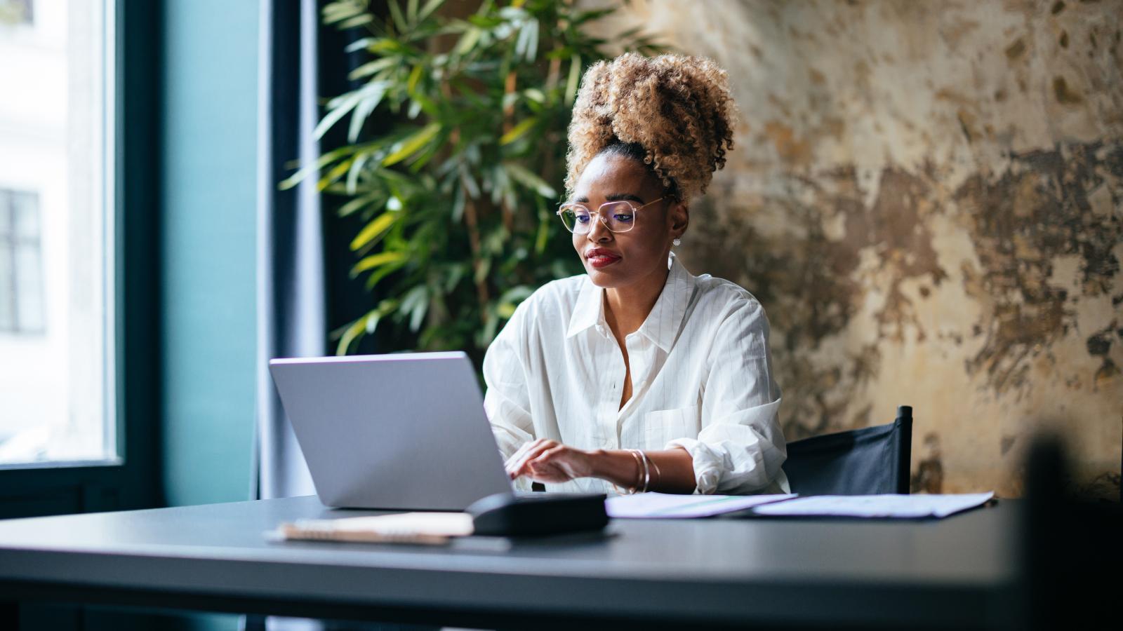 Woman working on her computer in an office.
