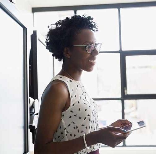 Woman leading leadership course.